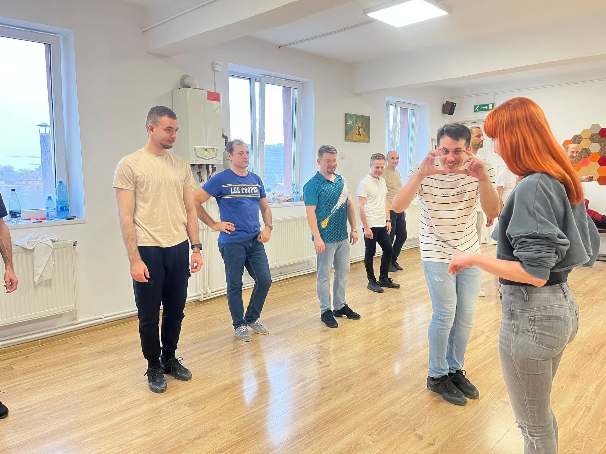 Curs lindy hop - veselie și improvizație în mișcare